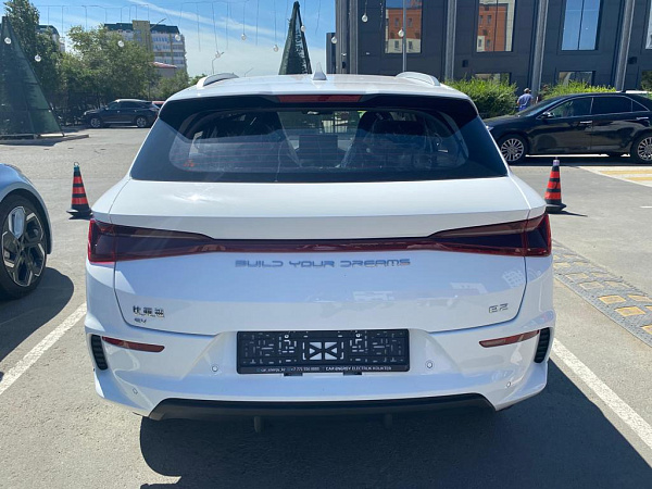 BYD e2